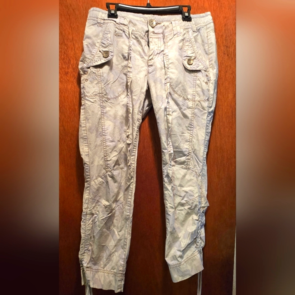 DKNY cute light colored camo capris sz2 - Picture 1 of 7